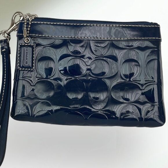 COACH NAVY PATENT WRISTLET - Picture 3 of 7
